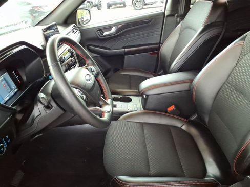 Certified 2025 Ford Escape ST-Line Select AWD/4WD image 9