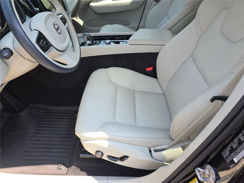 Used 2024 Volvo XC60 B5 Plus AWD/4WD image 21