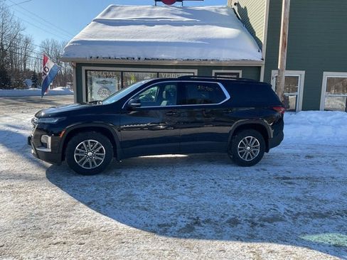 Used 2022 Chevrolet Traverse LT image 2
