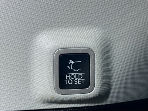 Used 2023 Jeep Grand Cherokee Limited w/ Black Appearance Package RWD image 30