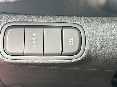 Used 2025 Hyundai Venue SEL FWD image 24