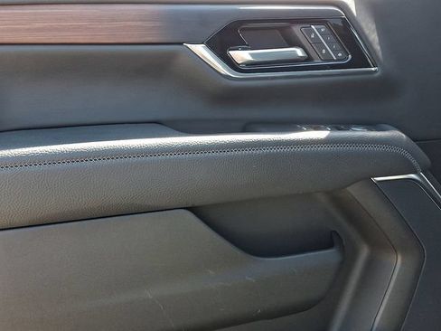 Used 2025 GMC Yukon Denali AWD/4WD image 21