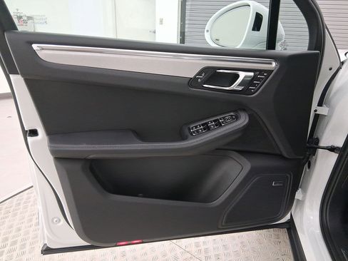 Used 2026 Porsche Macan image 22