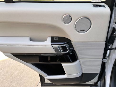 Used 2016 Land Rover Range Rover HSE image 17