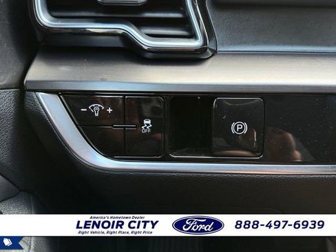 Used 2025 Kia Sportage EX image 19