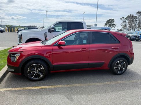 Used 2026 Kia Niro LX image 2