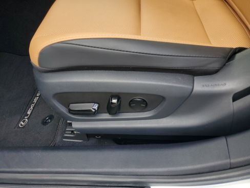 Used 2025 Lexus ES 350 w/ Premium Package image 14