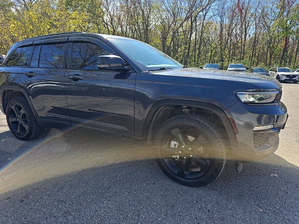 Used 2024 Jeep Grand Cherokee Limited w/ Black Appearance Package AWD/4WD image 10