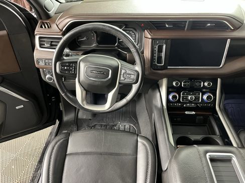 Used 2021 GMC Yukon Denali w/ Denali Premium Package image 11