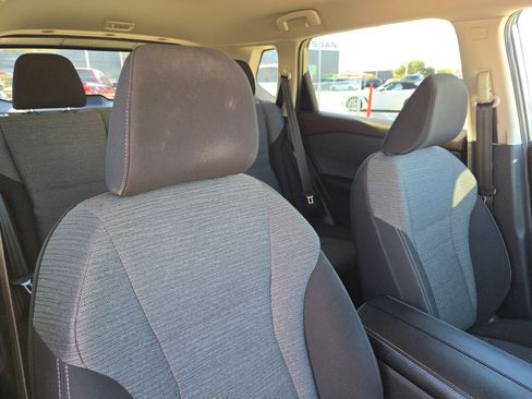 Used 2023 Nissan Rogue SV image 31