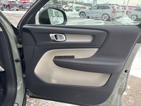 Used 2023 Volvo XC40 B5 Plus w/ Protection Package Premier image 34