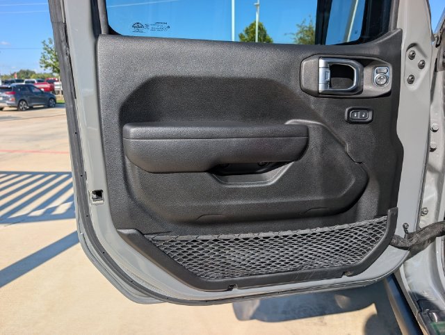 Used 2023 Jeep Wrangler Unlimited Rubicon 4xe w/ Cold Weather Group AWD/4WD image 22