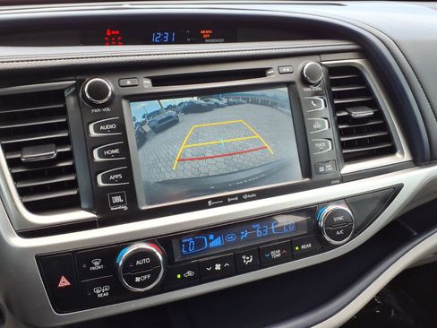 Used 2017 Toyota Highlander Limited FWD image 28