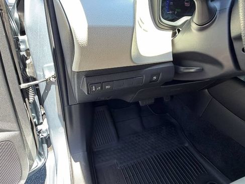 Used 2021 Toyota Corolla LE FWD image 30