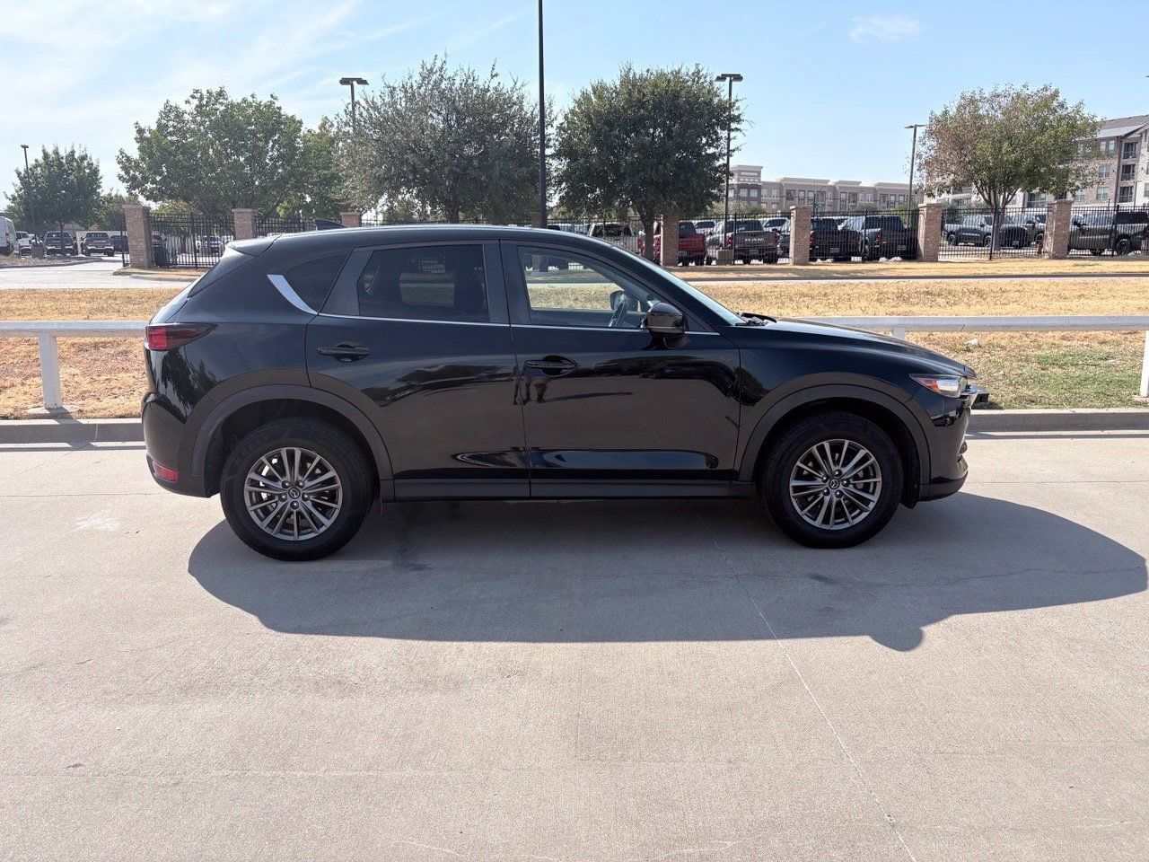 Used 2017 MAZDA CX-5 Touring w/ Preferred Equipment Package AWD/4WD image 3