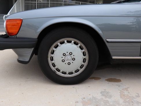 Used 1989 Mercedes-Benz 560 SL image 11