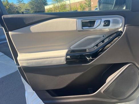 Used 2023 Ford Explorer Platinum w/ Technology Package image 23