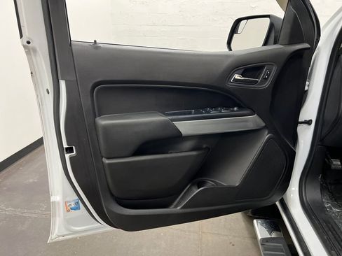 Used 2016 Chevrolet Colorado LT w/ LT Convenience Package RWD image 12