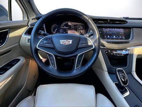 Used 2017 Cadillac XT5 Premium Luxury w/ Driver Assist Package image 11