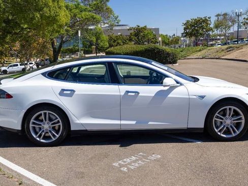 Used 2012 Tesla Model S Signature Performance image 9