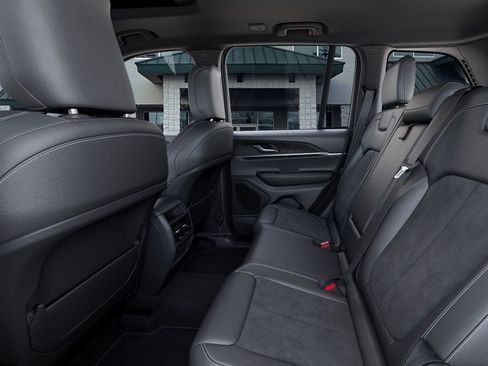 New 2026 Jeep Grand Cherokee Altitude AWD/4WD image 28