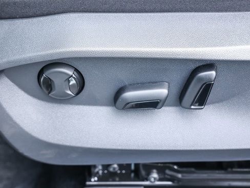 New 2025 Volkswagen Taos SE image 38