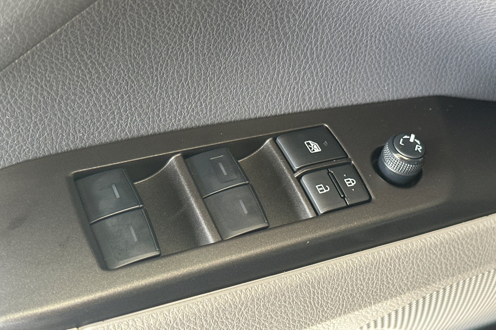 Used 2024 Toyota Camry LE w/ Convenience Package FWD image 12