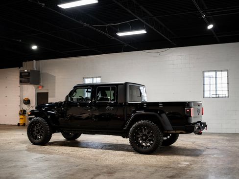 Used 2022 Jeep Gladiator Sport image 4