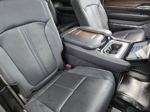 Used 2023 Jeep Grand Wagoneer L Series II AWD/4WD image 28