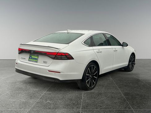 Used 2023 Honda Accord Touring image 7