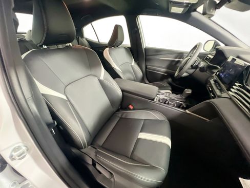 Used 2025 Toyota Camry SE image 31