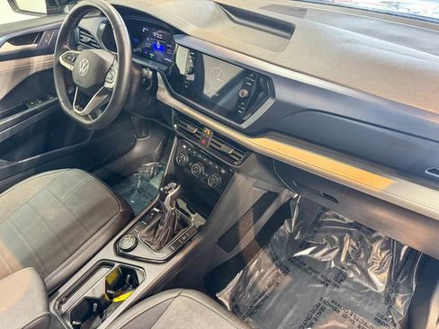 Used 2024 Volkswagen Taos SE w/ Panoramic Sunroof Package image 24