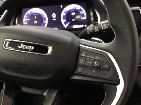 Used 2024 Jeep Grand Cherokee Altitude AWD/4WD image 38