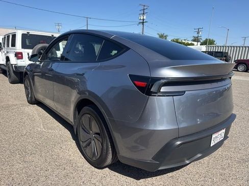 Used 2026 Tesla Model Y AWD image 7