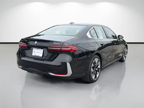 New 2027 BMW 530i RWD image 3