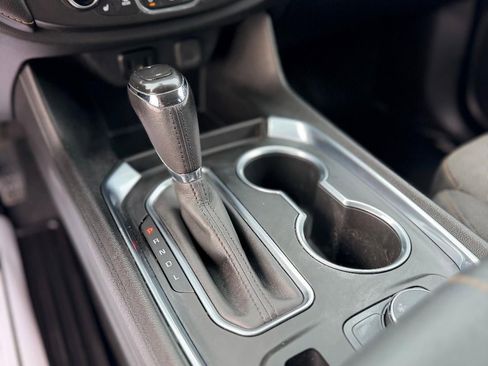 Used 2019 Chevrolet Traverse LT FWD image 17