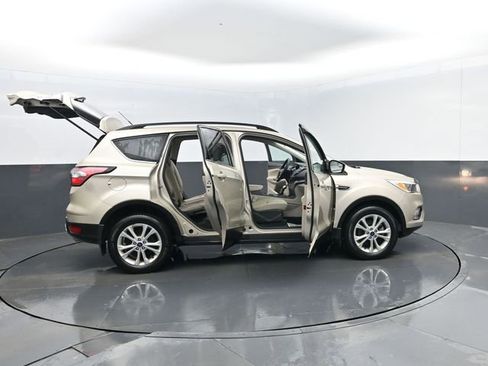 Used 2018 Ford Escape SE image 3
