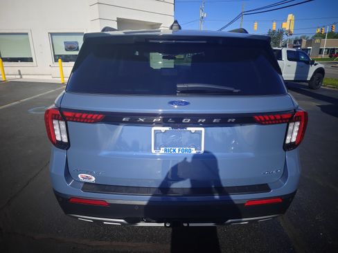 Used 2025 Ford Explorer Active w/ Active Comfort Package AWD/4WD image 4