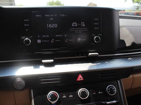 Used 2024 Kia Carnival LX FWD image 10