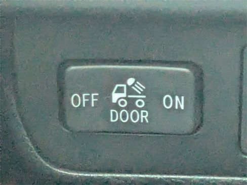 Used 2016 Toyota Tacoma SR image 22