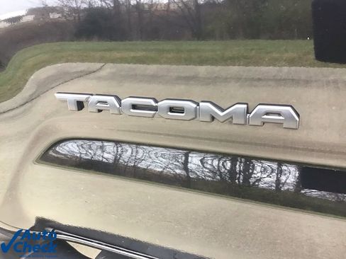 Used 2023 Toyota Tacoma TRD Off-Road w/ Advanced Technology Package image 39