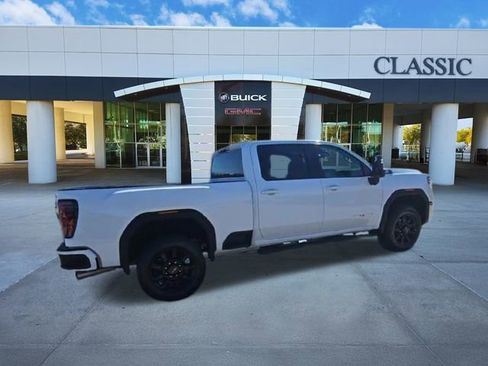 Used 2025 GMC Sierra 2500 AT4 image 8