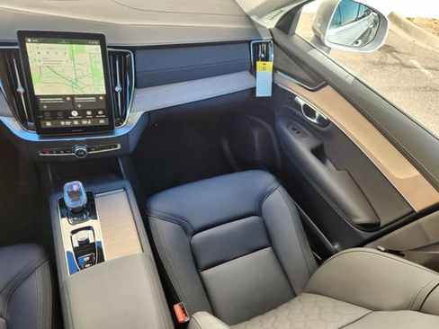 Certified 2025 Volvo XC90 B5 Core w/ Climate Package AWD/4WD image 12