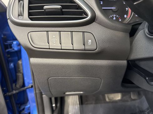 Used 2018 Hyundai Elantra GT FWD image 14
