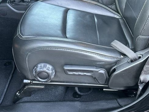 Certified 2022 Jeep Wrangler Unlimited Sahara w/ Cold Weather Group image 11