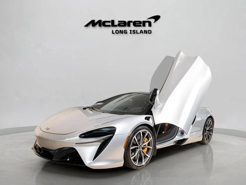 Used 2023 McLaren Artura image 30