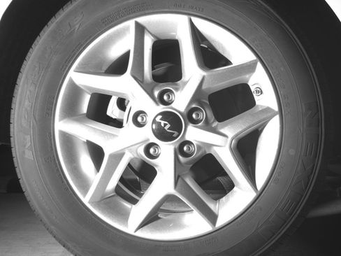 Used 2025 Kia Soul LX w/ LX Technology Package FWD image 19