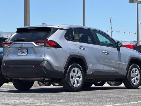 Used 2025 Toyota RAV4 LE AWD/4WD image 5