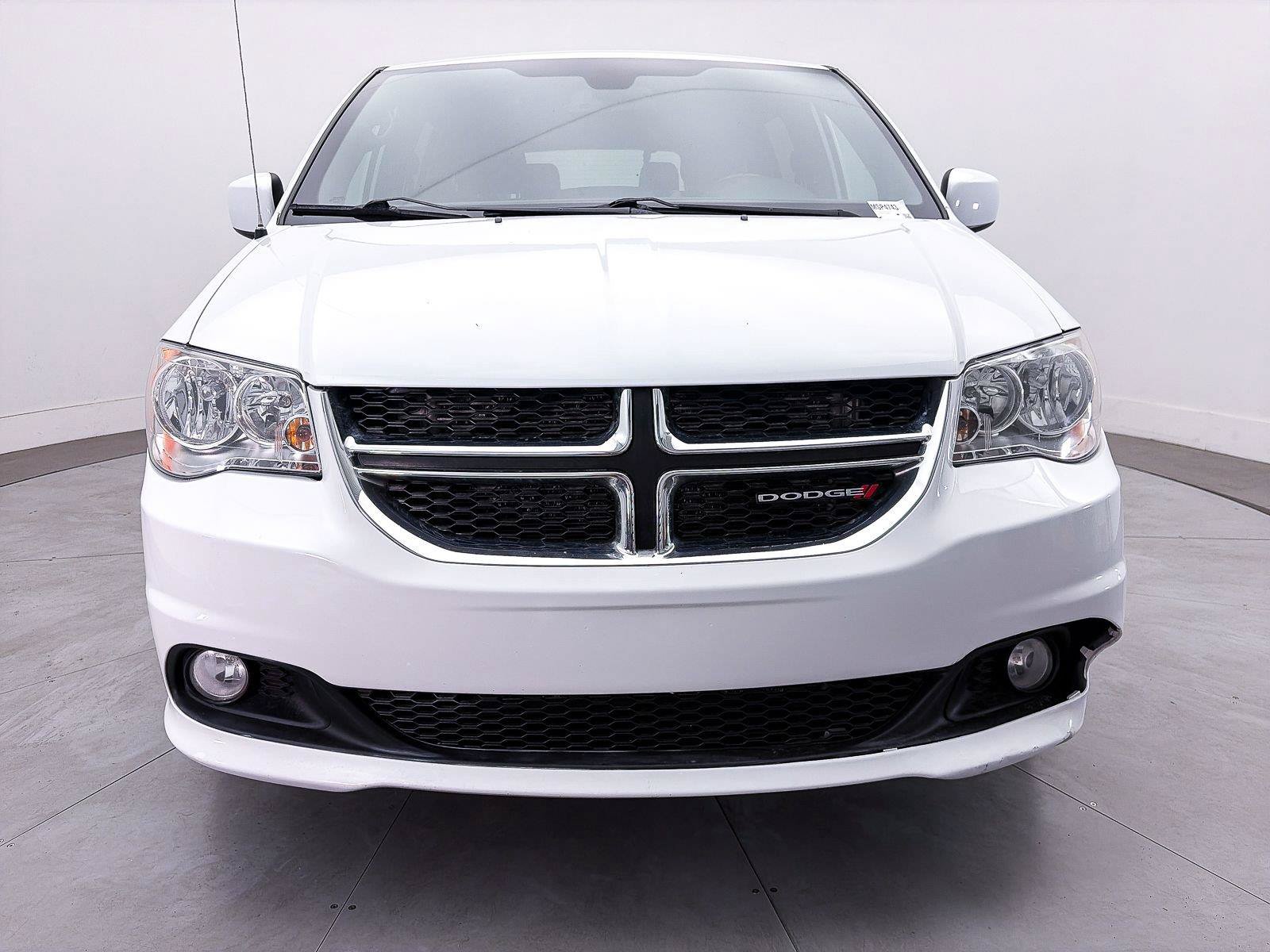 Used 2020 Dodge Grand Caravan SE FWD image 2