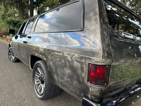 Used 1990 Chevrolet Suburban 2WD image 11